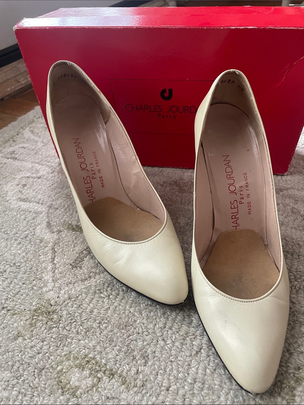Charles Jourdan Cream Pointed Leather Pumps
